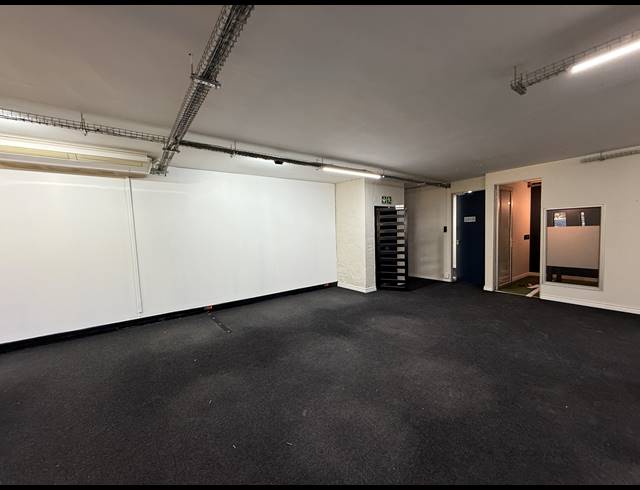 144M² OFFICE TO LET IN GREENSIDE